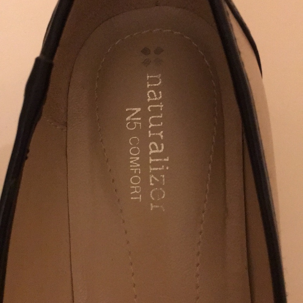 Women's Naturalizer Heels with Chain Accent - Picture 4 of 5